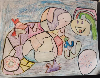 Sawir aan caadi ahayn oo midab leh oo leh qaabab aan caadi ahayn oo ay ka buuxaan hadhka pastel ee casaan, guduud, iyo cagaar. Wejiga dhoola cadeynaya iyo qaanso-roobaadku waxay ku daraan ciyaar, dhawaaq farxadeed.