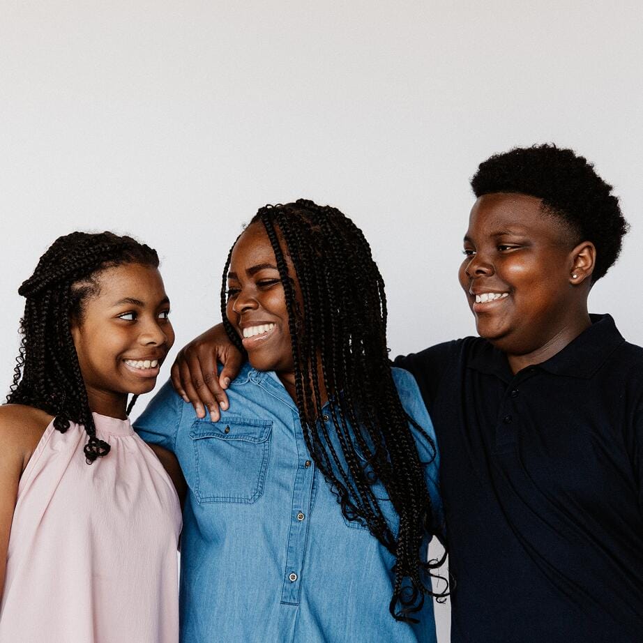 Koox arday ah oo dhoola cadeynaya