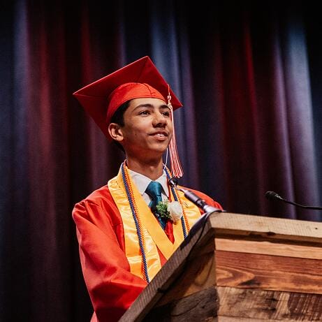 Arday qalin jabiyay oo khudbad ka jeediyay xafladii qalin jebinta