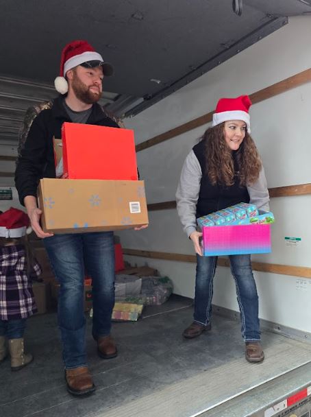 sawirka ardayda OHVA iyo/ama alumniyiinta ka qayb qaadanaya wadista carruurtu ku ciyaarto